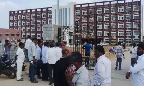 AP के तीन जिलों की अदालतों को बम से उड़ाने की धमकी AP के तीन जिलों की अदालतों को बम से उड़ाने की धमकी