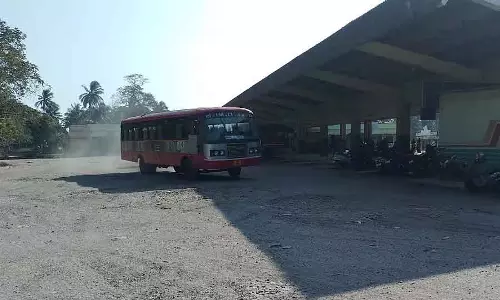 Sirsi : अफ़रा-तफ़री, यात्रियों के लिए लगातार मुश्किलें Sirsi : अफ़रा-तफ़री, यात्रियों के लिए लगातार मुश्किलें