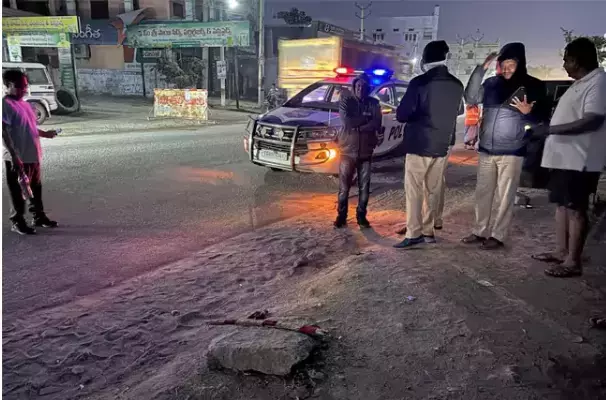 Keesara में पेमेंट के विवाद में डेयरी मैनेजर पर तलवार से हमला Keesara में पेमेंट के विवाद में डेयरी मैनेजर पर तलवार से हमला