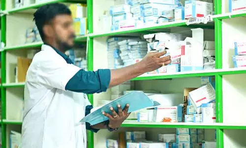 Pharmacist की कमी; जिला अस्पताल में दवा के लिए करना पड़ता है इंतजार Pharmacist की कमी; जिला अस्पताल में दवा के लिए करना पड़ता है इंतजार