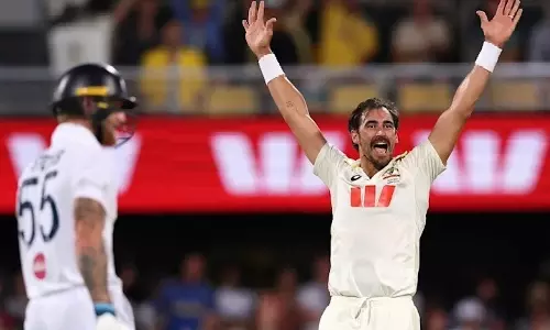 टेस्ट क्रिकेट में स्टार्क ने बाएं हाथ के तेज गेंदबाजों के रिकॉर्ड बराबर किए