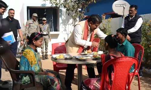 पुनर्वासित युवाओं के साथ गृहमंत्री विजय शर्मा ने किया नाश्ता पुनर्वासित युवाओं के साथ गृहमंत्री विजय शर्मा ने किया नाश्ता