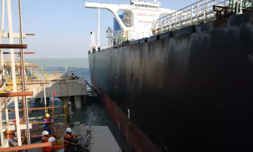 Adani पोर्ट्स ने मुंद्रा में भारत का पहला पूरी तरह लदा VLCC खड़ा किया