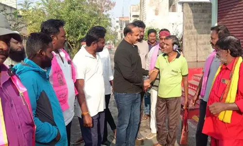 कोडडा के पूर्व MLA बोलम मल्लैया यादव ने गरीबों के लिए घर खरीदने को लेकर कानूनी कार्रवाई की चेतावनी दी कोडडा के पूर्व MLA बोलम मल्लैया यादव ने गरीबों के लिए घर खरीदने को लेकर कानूनी कार्रवाई की चेतावनी दी
