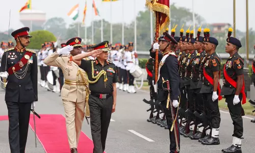 श्रीलंका में जनरल उपेंद्र द्विवेदी ने Colombo के साथ रक्षा सहयोग और गार्ड ऑफ ऑनर का जायजा लिया श्रीलंका में जनरल उपेंद्र द्विवेदी ने Colombo के साथ रक्षा सहयोग और गार्ड ऑफ ऑनर का जायजा लिया