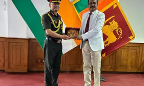 रक्षा प्रमुख Upendra Dwivedi ने श्रीलंकाई सेना कमांडर से द्विपक्षीय रक्षा सहयोग पर चर्चा की रक्षा प्रमुख Upendra Dwivedi ने श्रीलंकाई सेना कमांडर से द्विपक्षीय रक्षा सहयोग पर चर्चा की