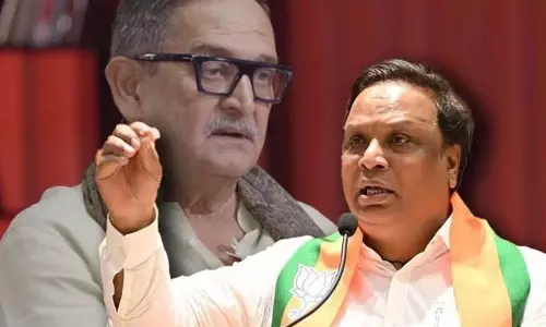 ठाकरे के इंटरव्यू के बाद BJP ने महेश मांजरेकर को राजनीति में आने से मना किया ठाकरे के इंटरव्यू के बाद BJP ने महेश मांजरेकर को राजनीति में आने से मना किया
