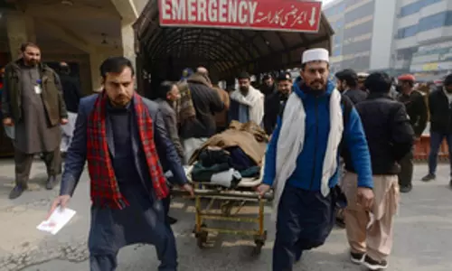 Pakistan: खैबर पख्तूनख्वा में गाड़ी पर हमले के बाद पुलिसकर्मी घायल