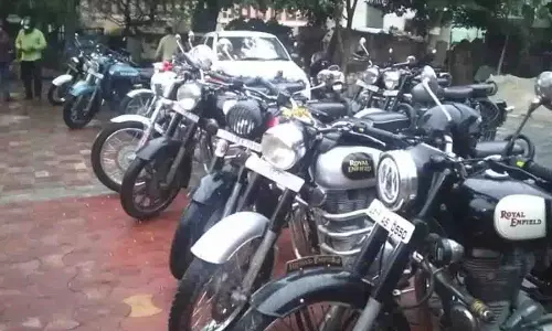 पुलिस Hyderabad के पुराने शहर में गश्त के लिए बाइकों की संख्या बढ़ाएगी पुलिस Hyderabad के पुराने शहर में गश्त के लिए बाइकों की संख्या बढ़ाएगी