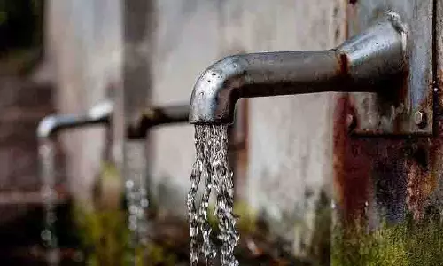 मोरबे बांध पाइपलाइन की मरम्मत के बाद Navi Mumbai में पानी की सप्लाई बहाल हुई मोरबे बांध पाइपलाइन की मरम्मत के बाद Navi Mumbai में पानी की सप्लाई बहाल हुई