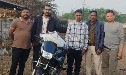 Raipur Breaking: बाइक से गांजा सप्लाई करने वाला अन्तर्राज्यीय तस्कर गिरफ्तार