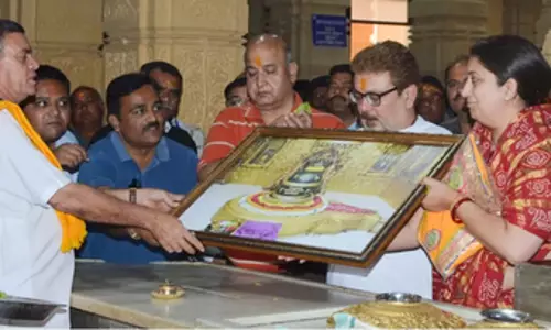 Smriti ईरानी ने वर्षों में सोमनाथ मंदिर की यात्राओं की तस्वीरें साझा कीं