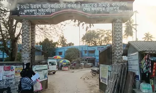 बारासात में SIR सुनवाई का इंतज़ार करते हुए हार्ट अटैक से आदमी की मौत बारासात में SIR सुनवाई का इंतज़ार करते हुए हार्ट अटैक से आदमी की मौत