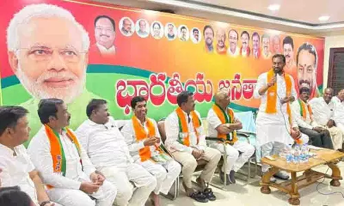 BJP MP ने चुनावी रणनीति के तहत कार्यकर्ताओं को महिलाओं को कैश देने की सलाह दी BJP MP ने चुनावी रणनीति के तहत कार्यकर्ताओं को महिलाओं को कैश देने की सलाह दी