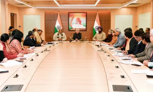 केंद्रीय रेल मंत्री अश्विनी वैष्णव ने सीनियर अधिकारियों के साथ की अहम बैठक केंद्रीय रेल मंत्री अश्विनी वैष्णव ने सीनियर अधिकारियों के साथ की अहम बैठक