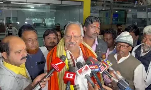 सांसद बृजमोहन अग्रवाल का रायपुर एयरपोर्ट पर जोरदार स्वागत सांसद बृजमोहन अग्रवाल का रायपुर एयरपोर्ट पर जोरदार स्वागत