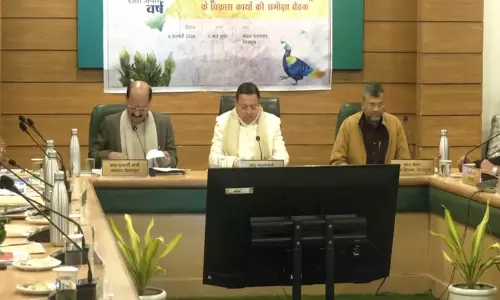 CM धामी ने देहरादून के विकास कार्यों की समीक्षा की CM धामी ने देहरादून के विकास कार्यों की समीक्षा की