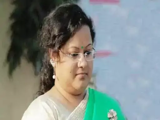 सौम्या चौरसिया को EOW शराब घोटाले में कर सकती है गिरफ्तार सौम्या चौरसिया को EOW शराब घोटाले में कर सकती है गिरफ्तार