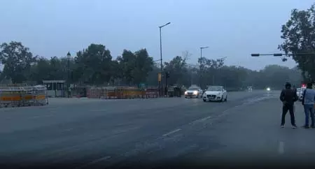एनसीआर में ठंडी हवाओं से कड़ाके की ठंड, प्रदूषण और कोहरे से मिली राहत एनसीआर में ठंडी हवाओं से कड़ाके की ठंड, प्रदूषण और कोहरे से मिली राहत