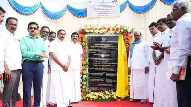 पिछले साढ़े चार साल में 1,350 km नई सड़कें बनीं: Minister E.V. Velu पिछले साढ़े चार साल में 1,350 km नई सड़कें बनीं: Minister E.V. Velu