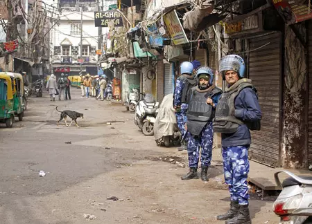 दिल्ली तुर्कमान गेट मामला: पुलिस ने यूट्यूबर सलमान की तलाश तेज की, माहौल बिगाड़ने की कोशिश का आरोप दिल्ली तुर्कमान गेट मामला: पुलिस ने यूट्यूबर सलमान की तलाश तेज की, माहौल बिगाड़ने की कोशिश का आरोप