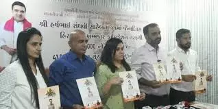 Surat: जन्मदिन पर हर्षभाई संघवी ने किया समाज सेवा का कार्य Surat: जन्मदिन पर हर्षभाई संघवी ने किया समाज सेवा का कार्य