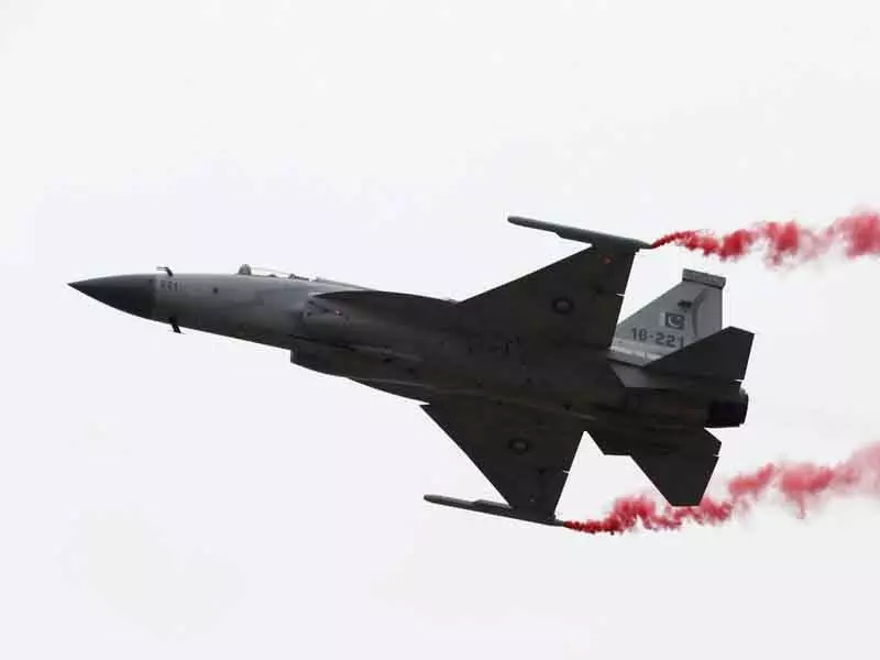Pakistan ने बांग्लादेश को JF-17 फाइटर जेट और डिफेंस समझौते की बिक्री पर बातचीत की पुष्टि की Pakistan ने बांग्लादेश को JF-17 फाइटर जेट और डिफेंस समझौते की बिक्री पर बातचीत की पुष्टि की