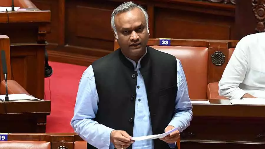 Karnataka : प्रियांक खड़गे ने सिद्धू के बिना कांग्रेस नहीं वाले बयान पर पलटवार किया Karnataka : प्रियांक खड़गे ने सिद्धू के बिना कांग्रेस नहीं वाले बयान पर पलटवार किया