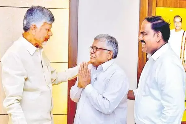 Amaravati: सचिवालय अधिकारी की भावुक श्रद्धांजलि से सीएम चंद्रबाबू हुए भावुक Amaravati: सचिवालय अधिकारी की भावुक श्रद्धांजलि से सीएम चंद्रबाबू हुए भावुक