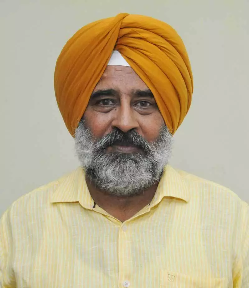 AAP को बेअदबी के मामलों की जांच पर ध्यान देना चाहिए: Pargat Singh AAP को बेअदबी के मामलों की जांच पर ध्यान देना चाहिए: Pargat Singh