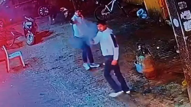 Haryana : समालखा में मिठाई की दुकान पर बदमाशों ने की फायरिंग Haryana : समालखा में मिठाई की दुकान पर बदमाशों ने की फायरिंग