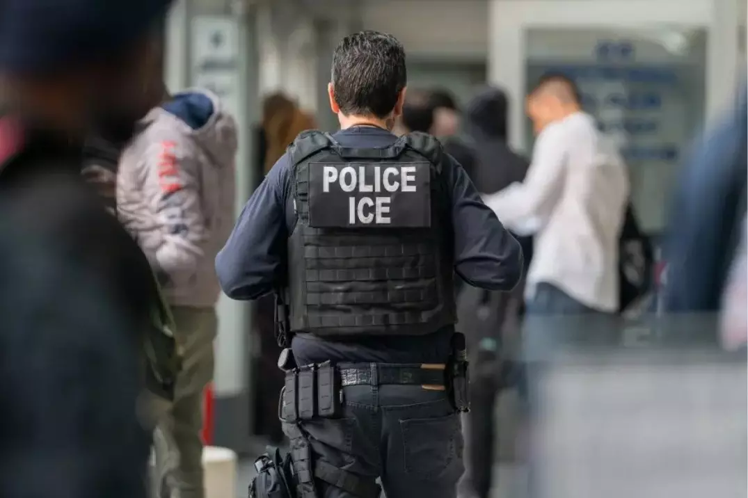US ICE एजेंट ने मिनियापोलिस में महिला की हत्या की, राजनीतिक विरोध शुरू US ICE एजेंट ने मिनियापोलिस में महिला की हत्या की, राजनीतिक विरोध शुरू