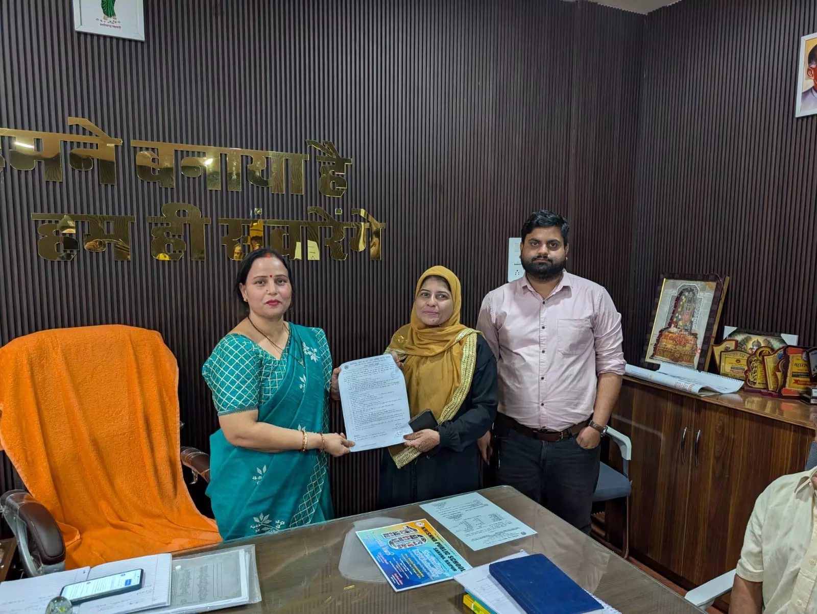 रायपुर : भवन अनुज्ञा स्वीकृति पत्र पाकर खिल उठे हितग्राही नागरिकों के चेहरे रायपुर : भवन अनुज्ञा स्वीकृति पत्र पाकर खिल उठे हितग्राही नागरिकों के चेहरे