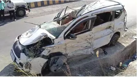 भयानक कार एक्सीडेंट, तीन लोगों की मौत, चार घायल भयानक कार एक्सीडेंट, तीन लोगों की मौत, चार घायल