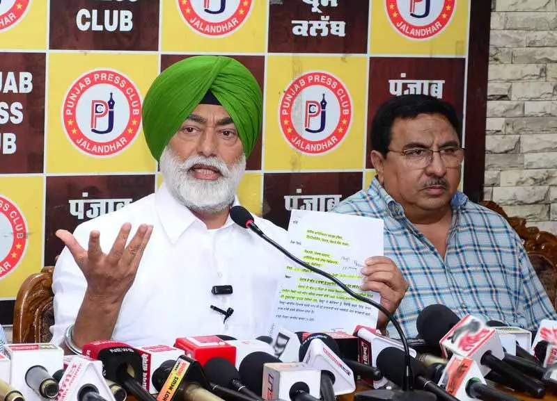 Khaira ने नौवें गुरु पर ‘ईशनिंदा’ वाली टिप्पणी के लिए आतिशी से माफी मांगने की मांग की Khaira ने नौवें गुरु पर ‘ईशनिंदा’ वाली टिप्पणी के लिए आतिशी से माफी मांगने की मांग की