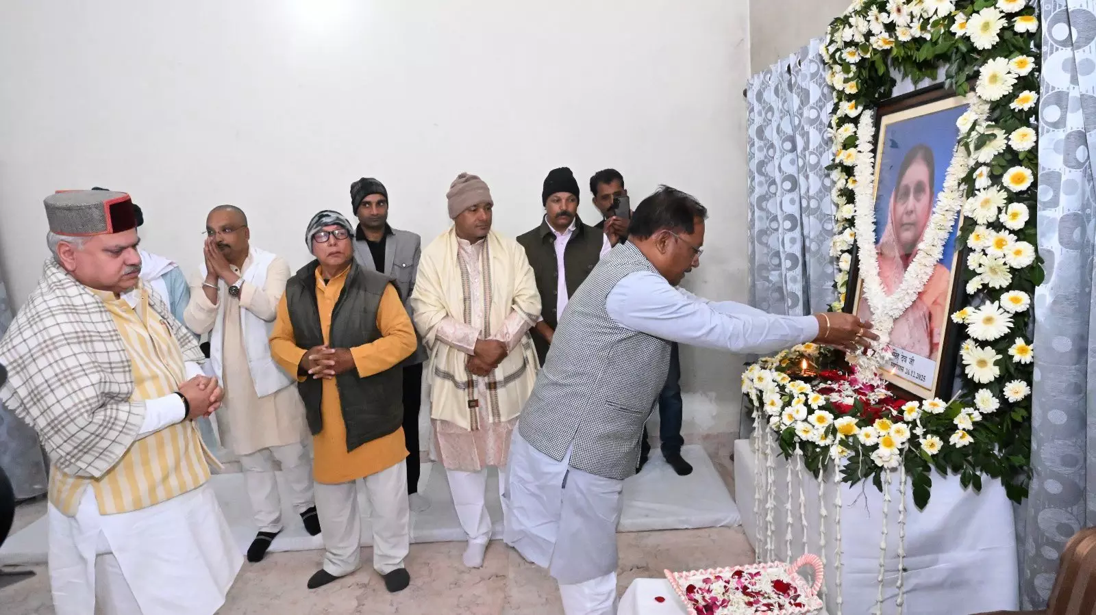 CM साय ने अंबिकापुर में स्वर्णलता सिंहदेव को पुष्पांजलि अर्पित कर श्रद्धांजलि दी CM साय ने अंबिकापुर में स्वर्णलता सिंहदेव को पुष्पांजलि अर्पित कर श्रद्धांजलि दी