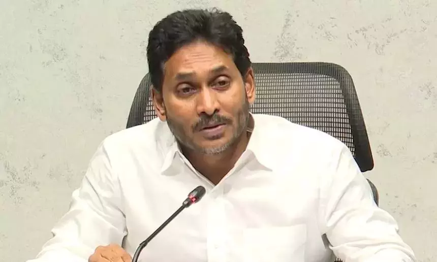 भोगपुरम एयरपोर्ट का क्रेडिट चुराने के लिए नायडू बहुत संघर्ष कर रहे हैं: Jagan भोगपुरम एयरपोर्ट का क्रेडिट चुराने के लिए नायडू बहुत संघर्ष कर रहे हैं: Jagan