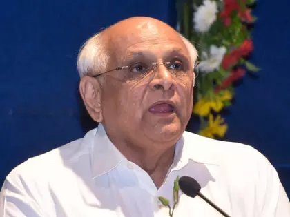 Gujarat की सड़कों को मिलेगा नया संबल, 1,078 करोड़ रुपये मंज़ूर Gujarat की सड़कों को मिलेगा नया संबल, 1,078 करोड़ रुपये मंज़ूर
