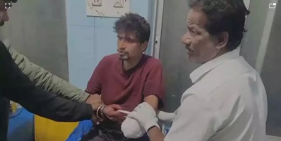 मारिजुआना के नशे में ट्रैक पर लेटा युवक: ट्रेन की चपेट में आने से हाथ कटा मारिजुआना के नशे में ट्रैक पर लेटा युवक: ट्रेन की चपेट में आने से हाथ कटा