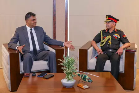 सेना प्रमुख का श्रीलंका दौरा: रक्षा, सहयोग और सैन्य संबंधों की घनिष्ठता पर जोर सेना प्रमुख का श्रीलंका दौरा: रक्षा, सहयोग और सैन्य संबंधों की घनिष्ठता पर जोर