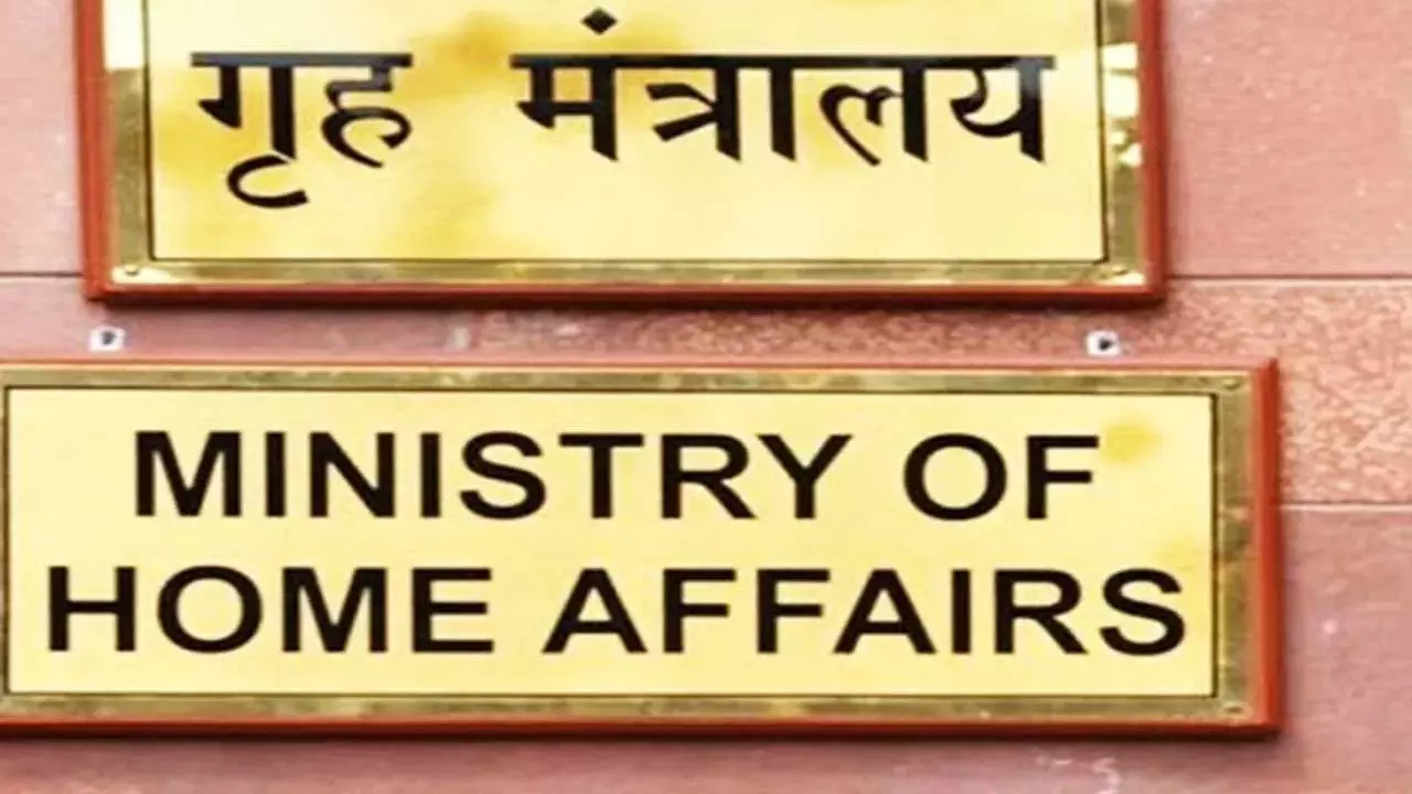 सावधान! गृह मंत्रालय की चेतावनी...क्या आपका फोन भी है खतरे में? मचा हड़कंप सावधान! गृह मंत्रालय की चेतावनी...क्या आपका फोन भी है खतरे में? मचा हड़कंप