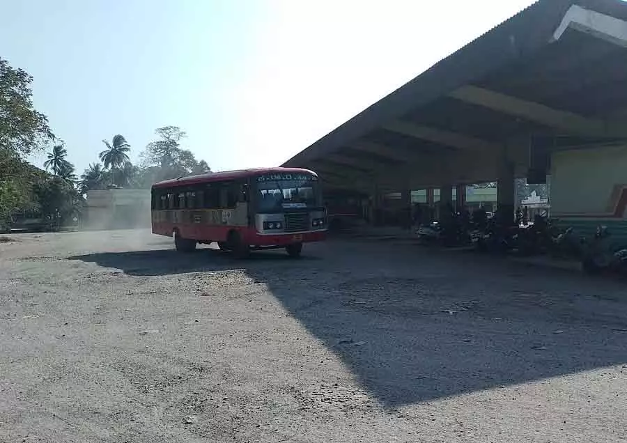Sirsi : अफ़रा-तफ़री, यात्रियों के लिए लगातार मुश्किलें Sirsi : अफ़रा-तफ़री, यात्रियों के लिए लगातार मुश्किलें