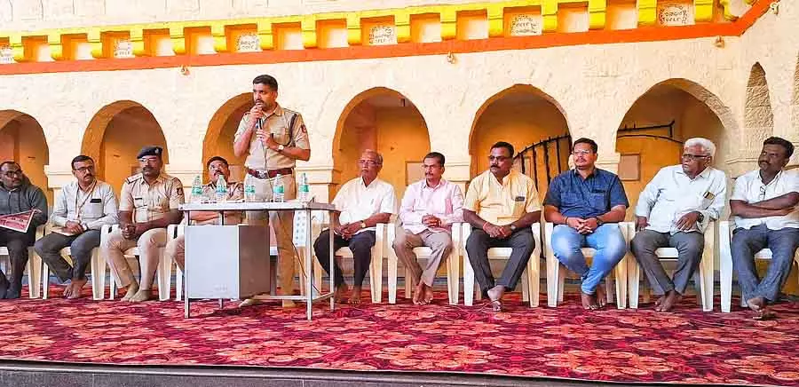 Ainapura Fair : सीसीटीवी कैमरे लगाने के निर्देश Ainapura Fair : सीसीटीवी कैमरे लगाने के निर्देश