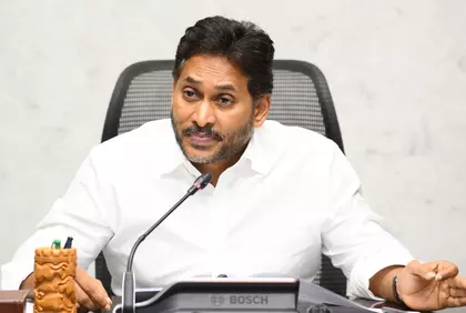 Jagan ने चंद्रबाबू नायडू पर आंध्रवासियों को धोखा देने का आरोप लगाया Jagan ने चंद्रबाबू नायडू पर आंध्रवासियों को धोखा देने का आरोप लगाया