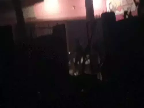 प्यार का मामला बाबू भैया, गर्लफ्रेंड के पिता के हाथों पीटा बॉयफ्रेंड, दोस्तों ने मचाया उत्पात प्यार का मामला बाबू भैया, गर्लफ्रेंड के पिता के हाथों पीटा बॉयफ्रेंड, दोस्तों ने मचाया उत्पात