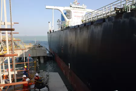 Adani पोर्ट्स ने मुंद्रा में भारत का पहला पूरी तरह लदा VLCC खड़ा किया Adani पोर्ट्स ने मुंद्रा में भारत का पहला पूरी तरह लदा VLCC खड़ा किया