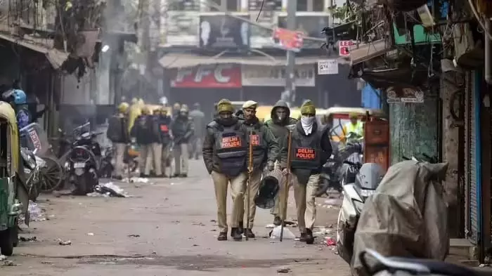 तुर्कमान गेट पत्थरबाजी: पांचों आरोपियों की न्यायिक हिरासत 13 दिन के लिए बढ़ाई गई तुर्कमान गेट पत्थरबाजी: पांचों आरोपियों की न्यायिक हिरासत 13 दिन के लिए बढ़ाई गई