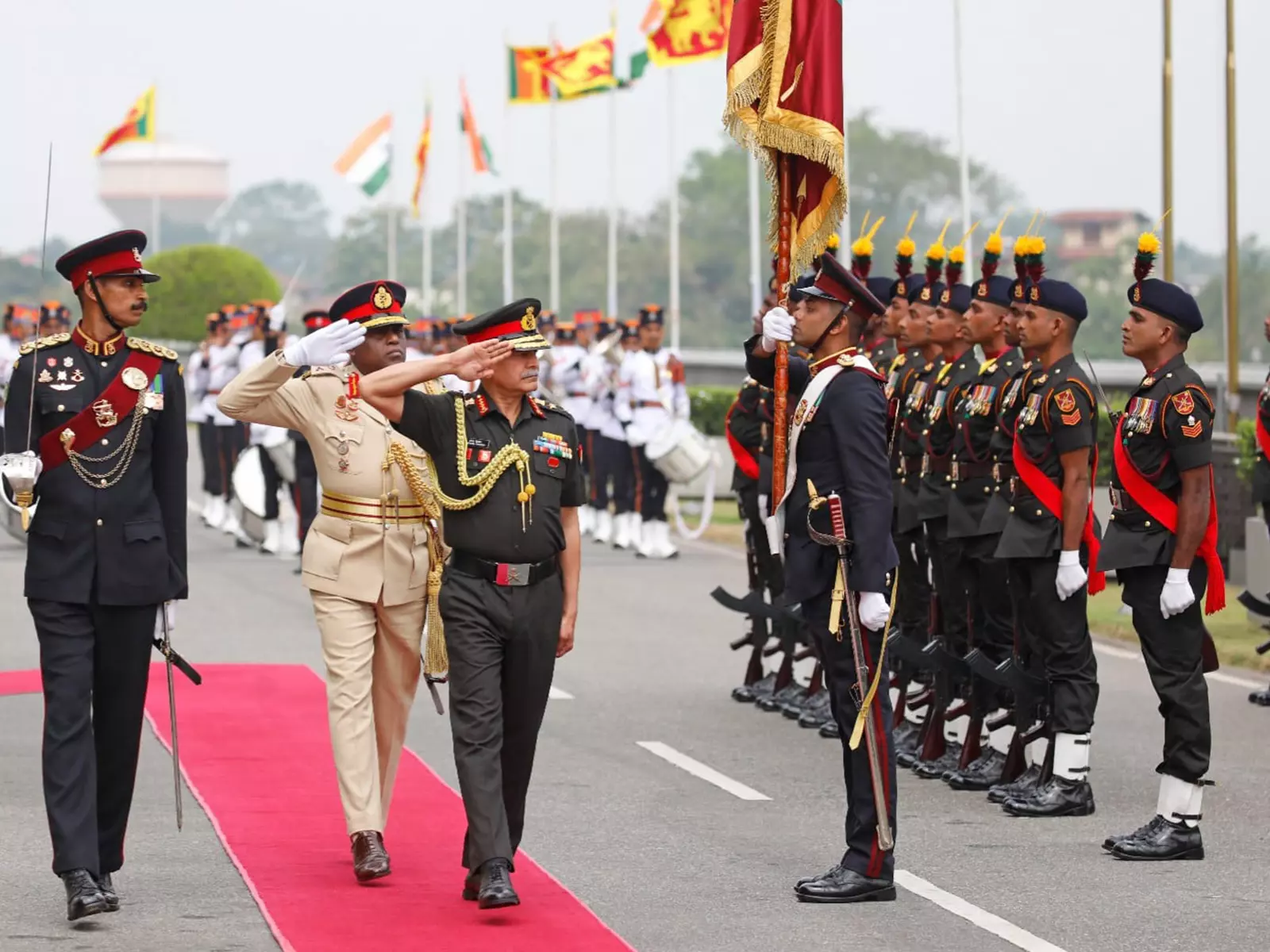 श्रीलंका में जनरल उपेंद्र द्विवेदी ने Colombo के साथ रक्षा सहयोग और गार्ड ऑफ ऑनर का जायजा लिया श्रीलंका में जनरल उपेंद्र द्विवेदी ने Colombo के साथ रक्षा सहयोग और गार्ड ऑफ ऑनर का जायजा लिया