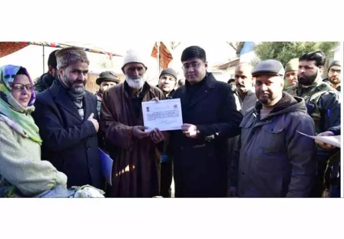 DC Ganderbal ने कंगन में जनसंपर्क कार्यक्रम की अध्यक्षता की DC Ganderbal ने कंगन में जनसंपर्क कार्यक्रम की अध्यक्षता की