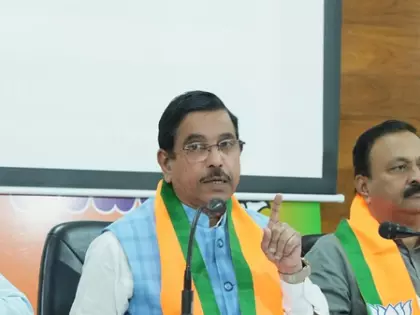 कर्नाटक में VB–G RAM G योजना को लेकर राजनीतिक बहस तेज कर्नाटक में VB–G RAM G योजना को लेकर राजनीतिक बहस तेज